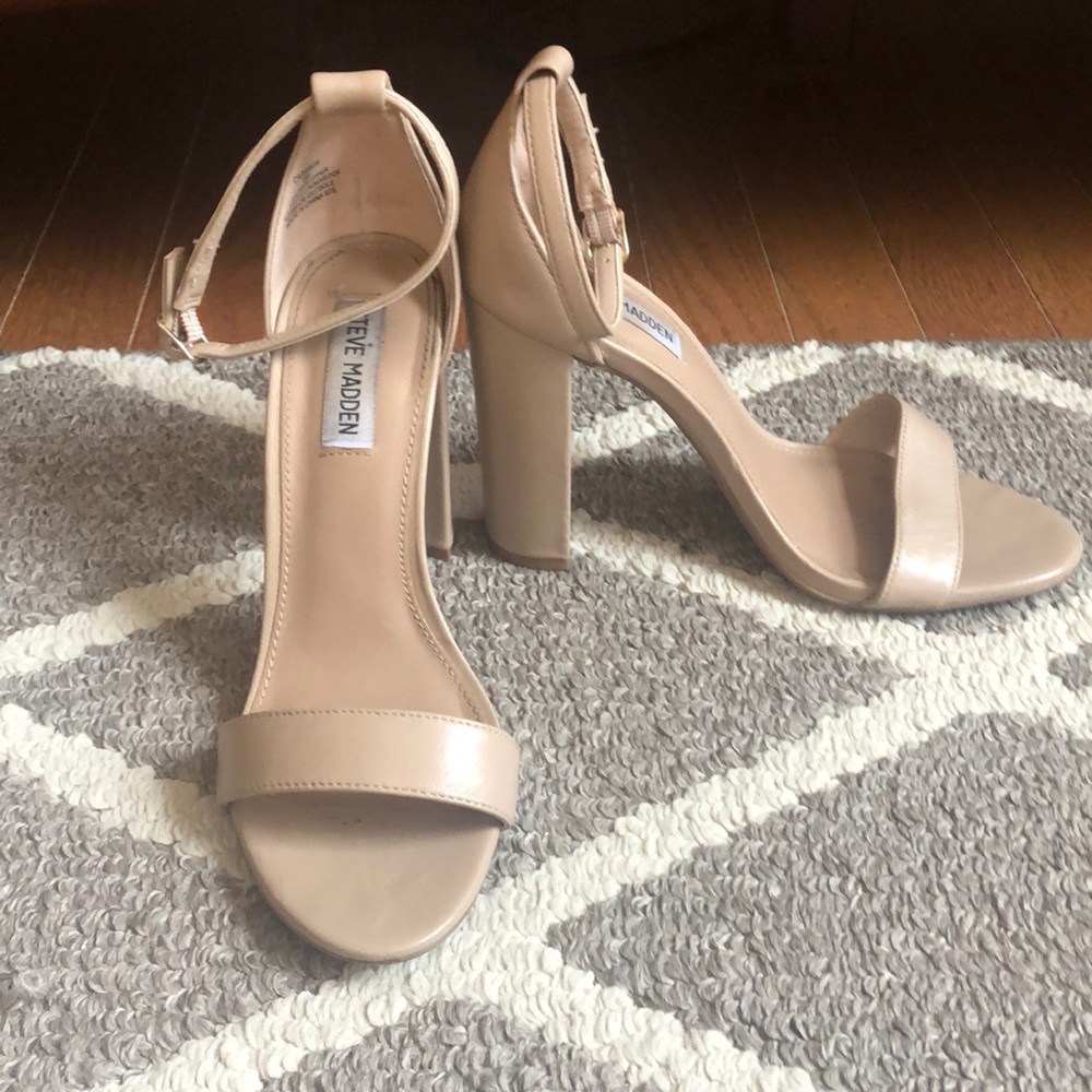 Lightly worn Steve Madden nude heels